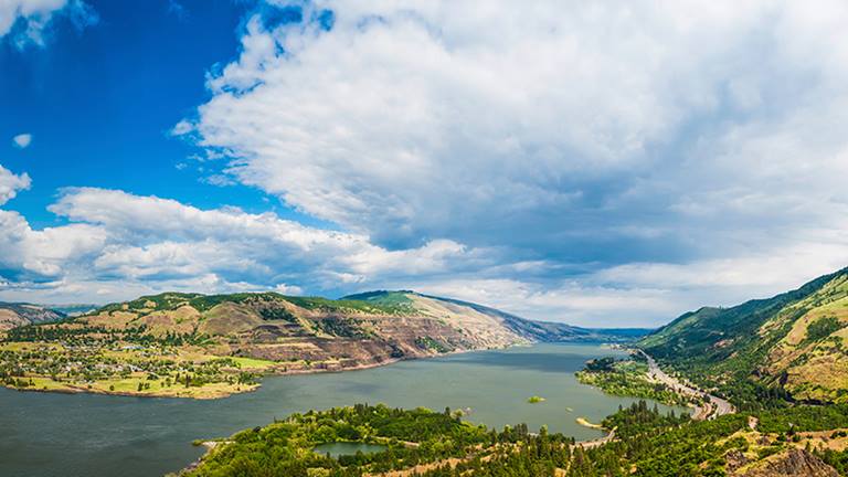 columbia-river-gorge-panorama